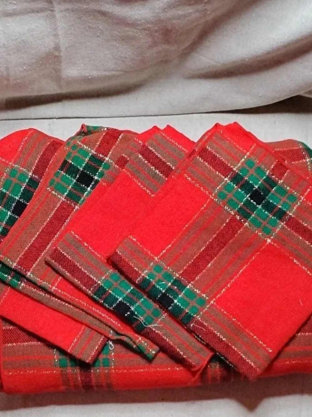 Red Plaid Holiday Napkin Set - Festive Red and Green Table Linens 60x82